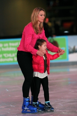 Rohm_Elisabeth_skating_GC_CelebUtopia_006.jpg